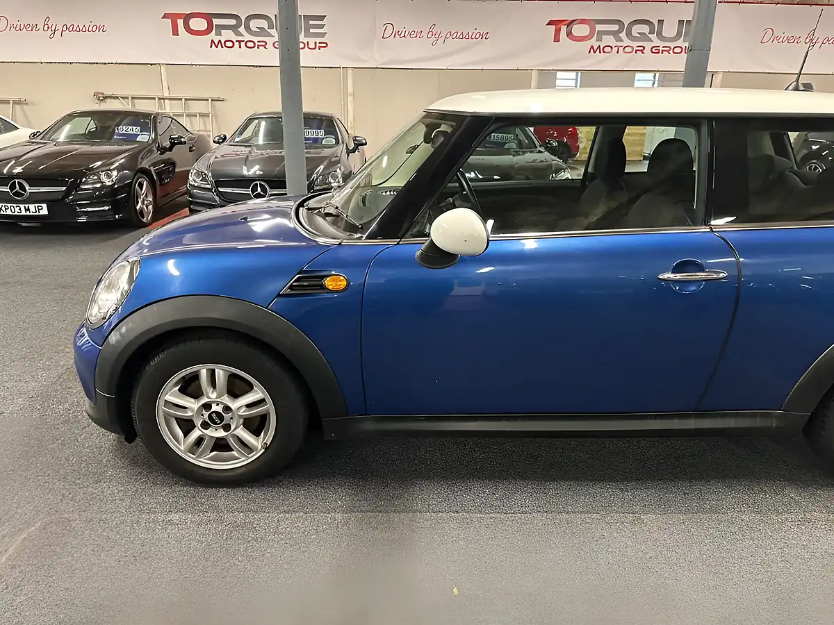Used 2011 MINI Hatch Cooper Blue - Interior and Exterior details 5