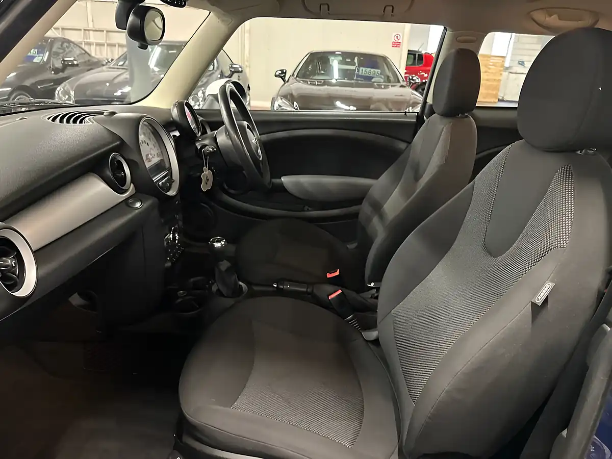 Used 2011 MINI Hatch Cooper Blue - Interior and Exterior details 9
