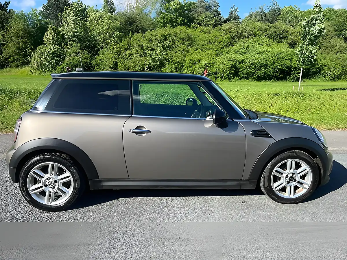 Used 2011 MINI Hatch Cooper Silver - Front View
