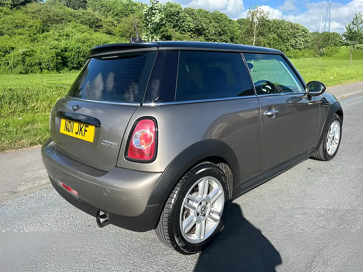 Used 2011 MINI Hatch Cooper Silver - Interior and Exterior details 2
