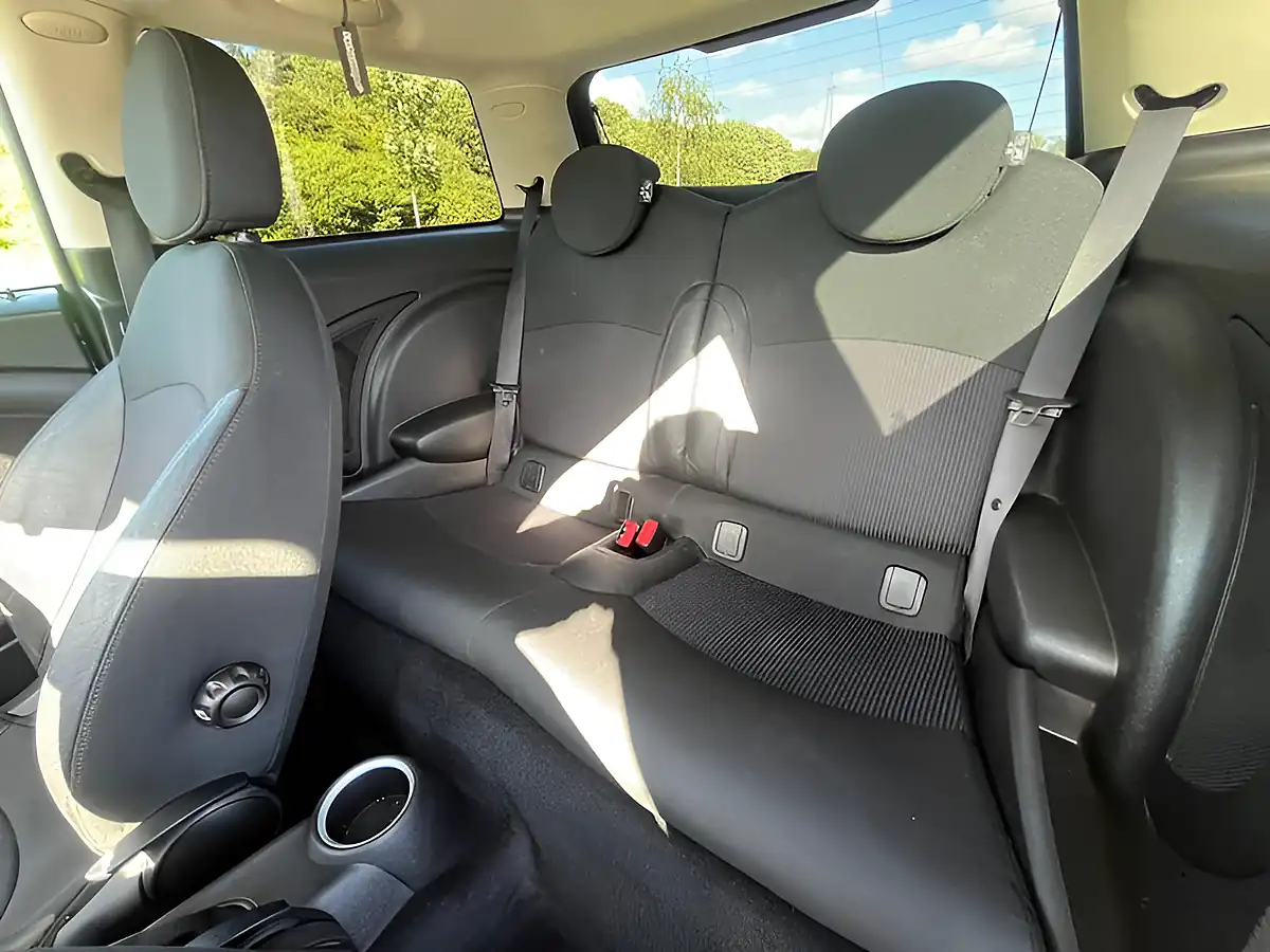 Used 2011 MINI Hatch Cooper Silver - Interior and Exterior details 8