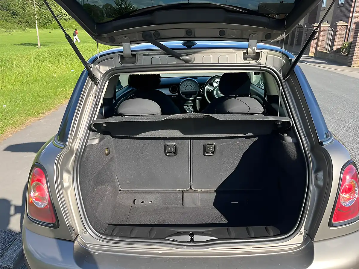 Used 2011 MINI Hatch Cooper Silver - Interior and Exterior details 9