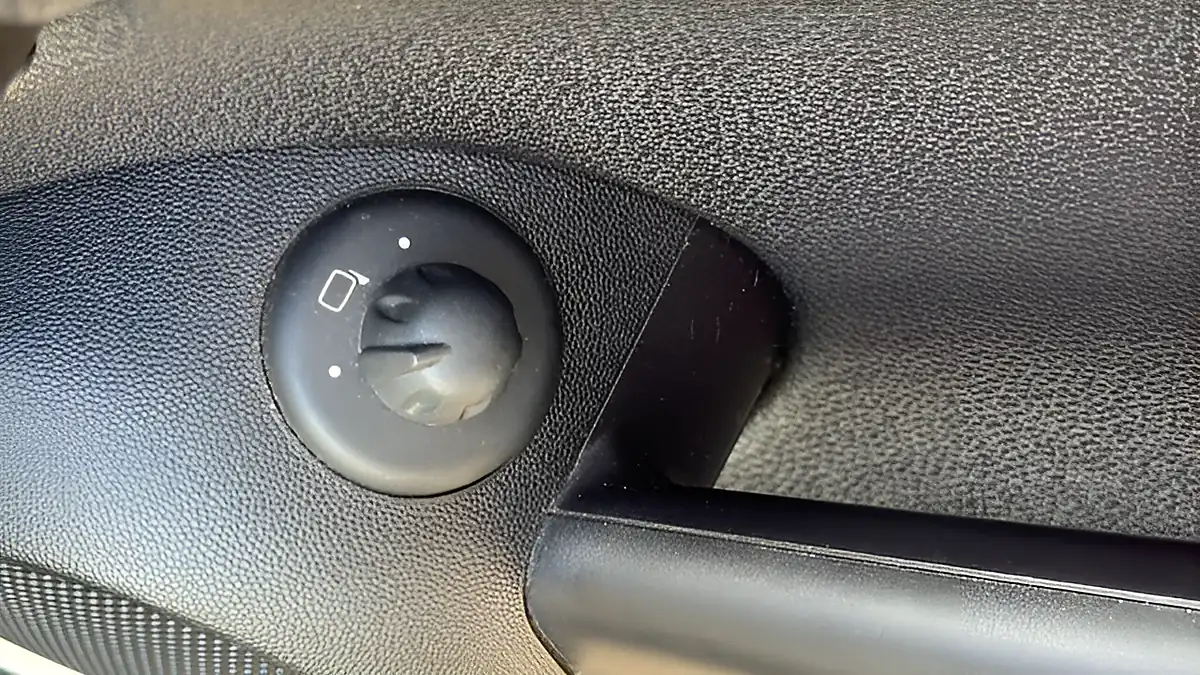 Used 2011 MINI Hatch Cooper Silver - Interior and Exterior details 12