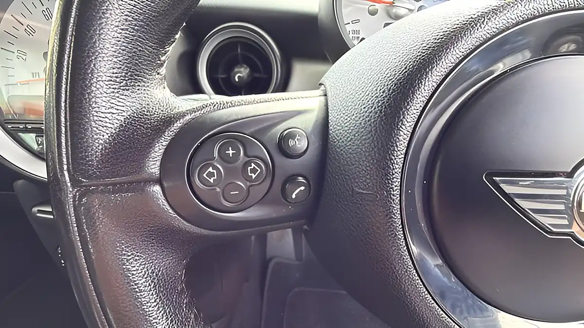 Used 2011 MINI Hatch Cooper Silver - Interior and Exterior details 15