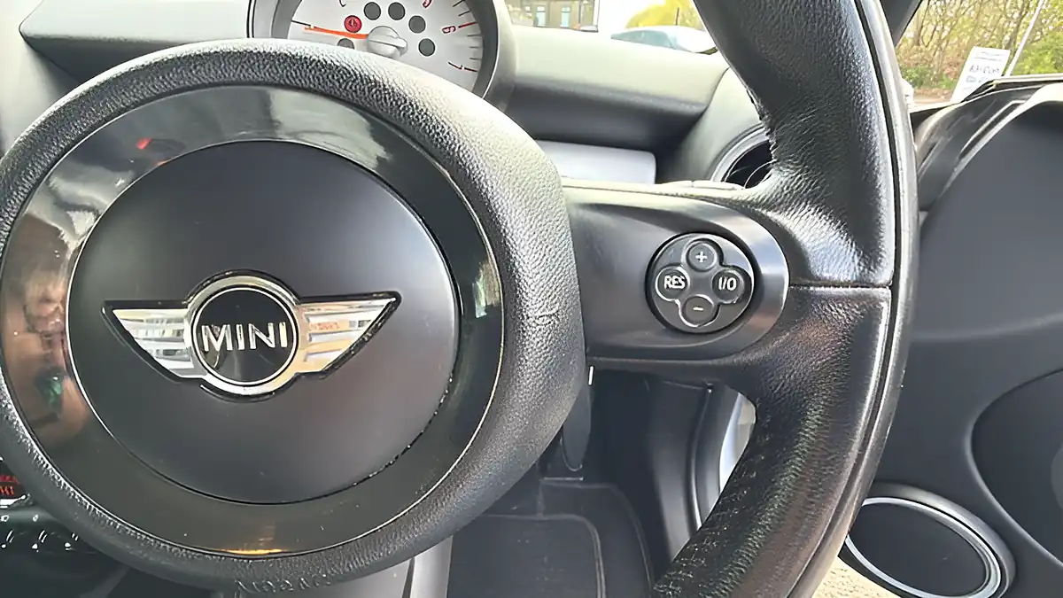 Used 2011 MINI Hatch Cooper Silver - Interior and Exterior details 18