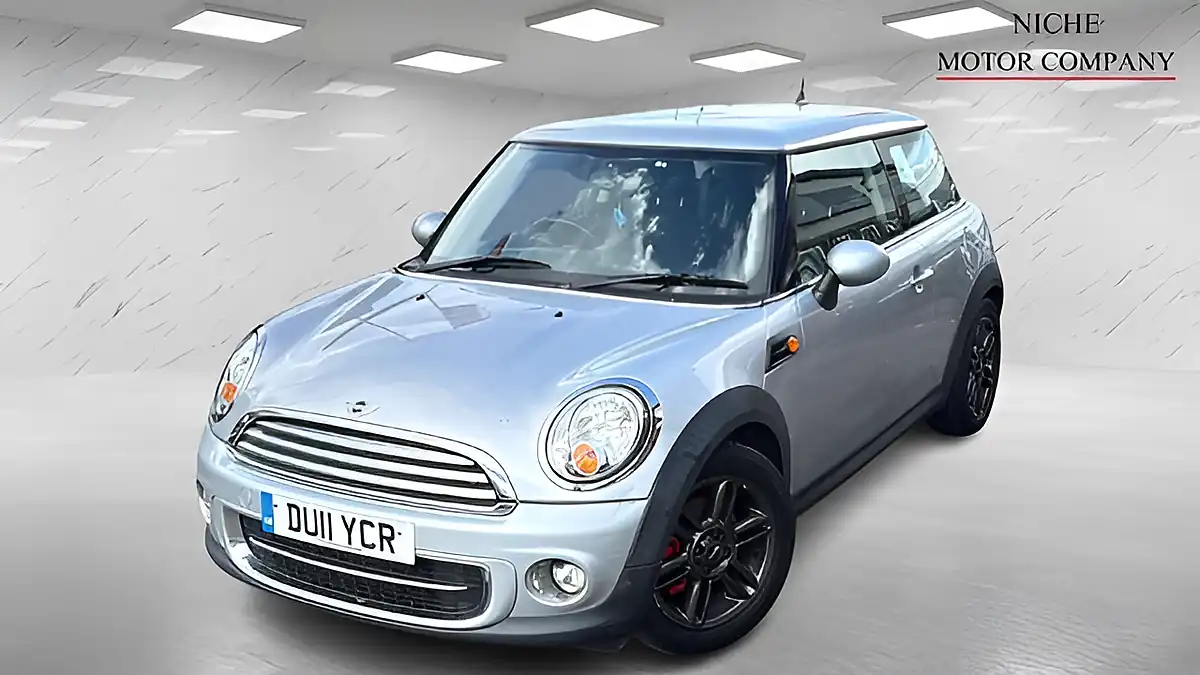 Used 2011 MINI Hatch Cooper Silver - Interior and Exterior details 2