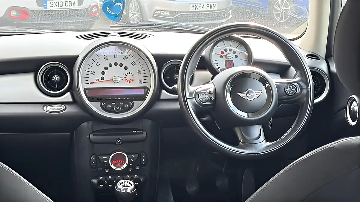 Used 2011 MINI Hatch Cooper Silver - Interior and Exterior details 3
