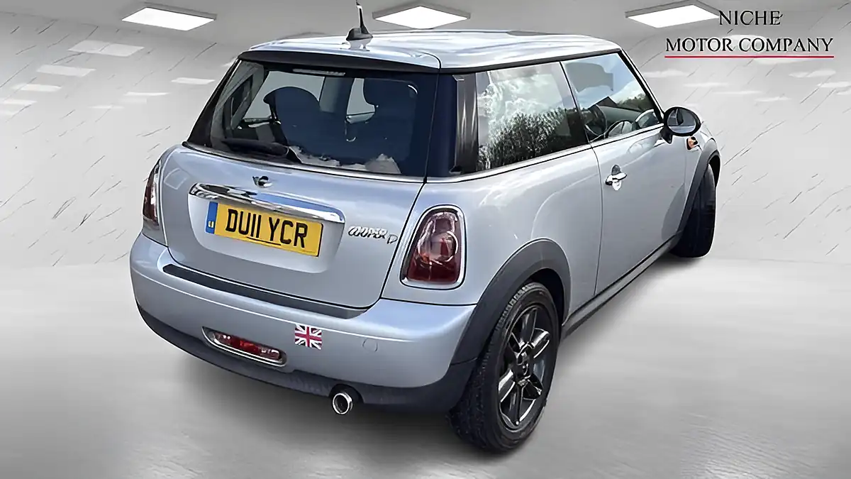 Used 2011 MINI Hatch Cooper Silver - Interior and Exterior details 4