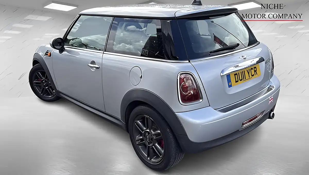 Used 2011 MINI Hatch Cooper Silver - Interior and Exterior details 5