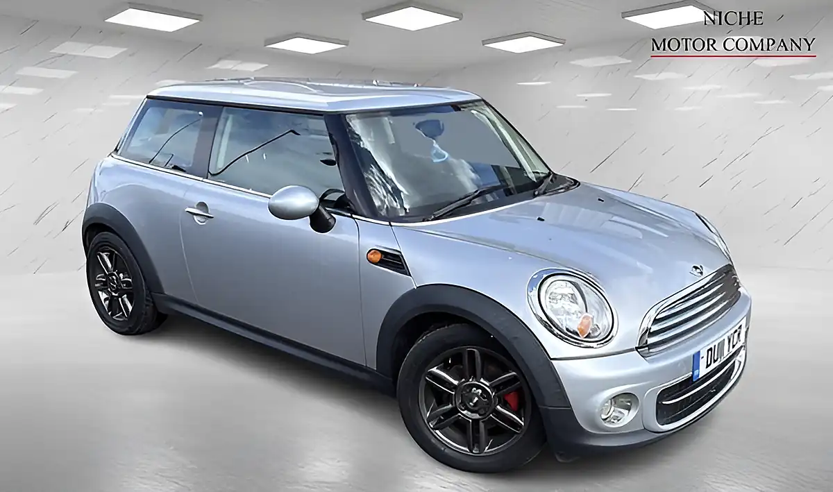 Used 2011 MINI Hatch Cooper Silver - Interior and Exterior details 7