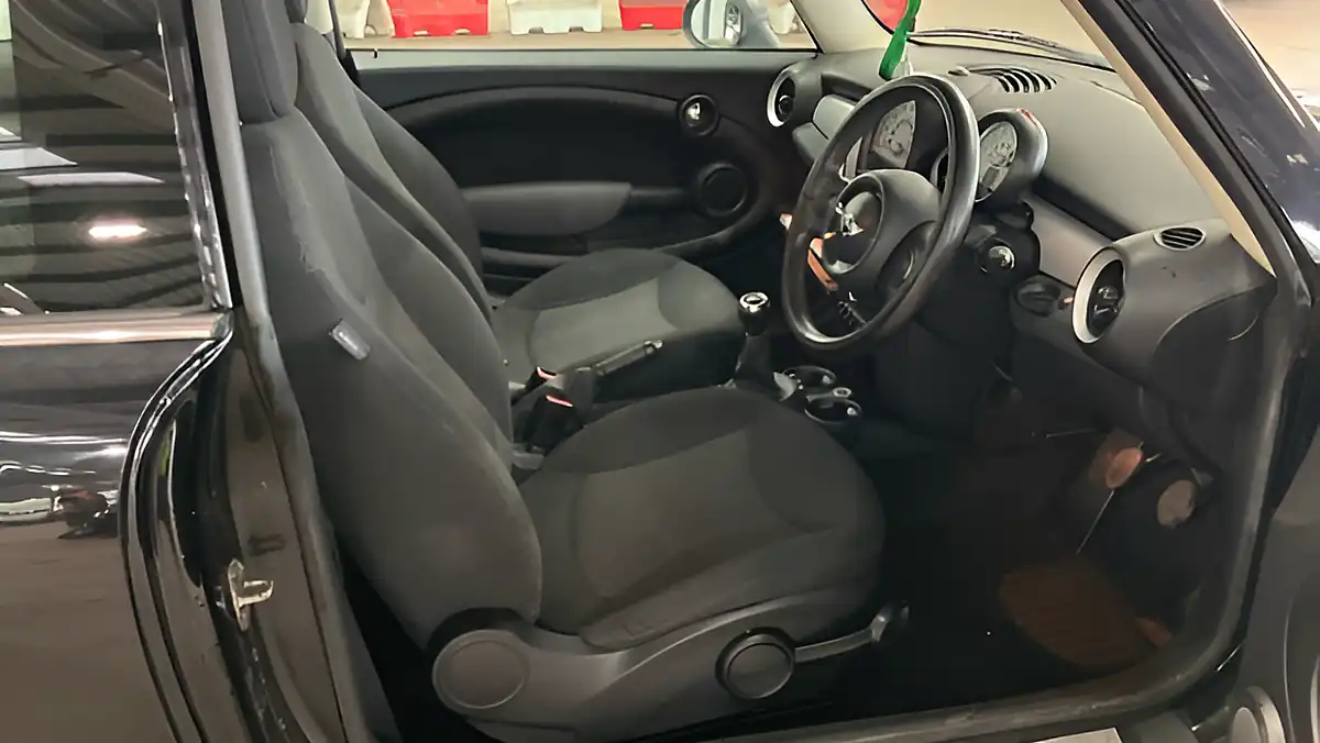 Used 2011 MINI Hatch One Black - Interior and Exterior details 11