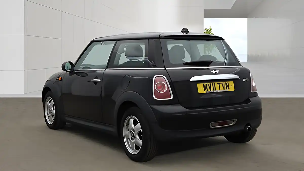 Used 2011 MINI Hatch One Black - Interior and Exterior details 3