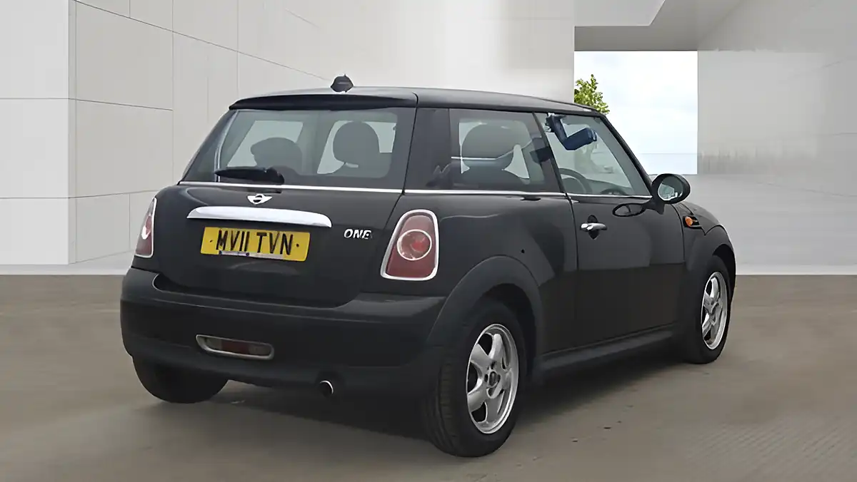 Used 2011 MINI Hatch One Black - Interior and Exterior details 4