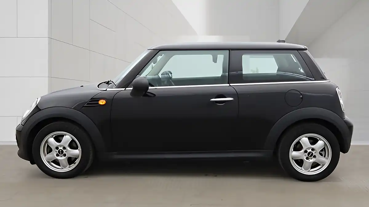 Used 2011 MINI Hatch One Black - Interior and Exterior details 6