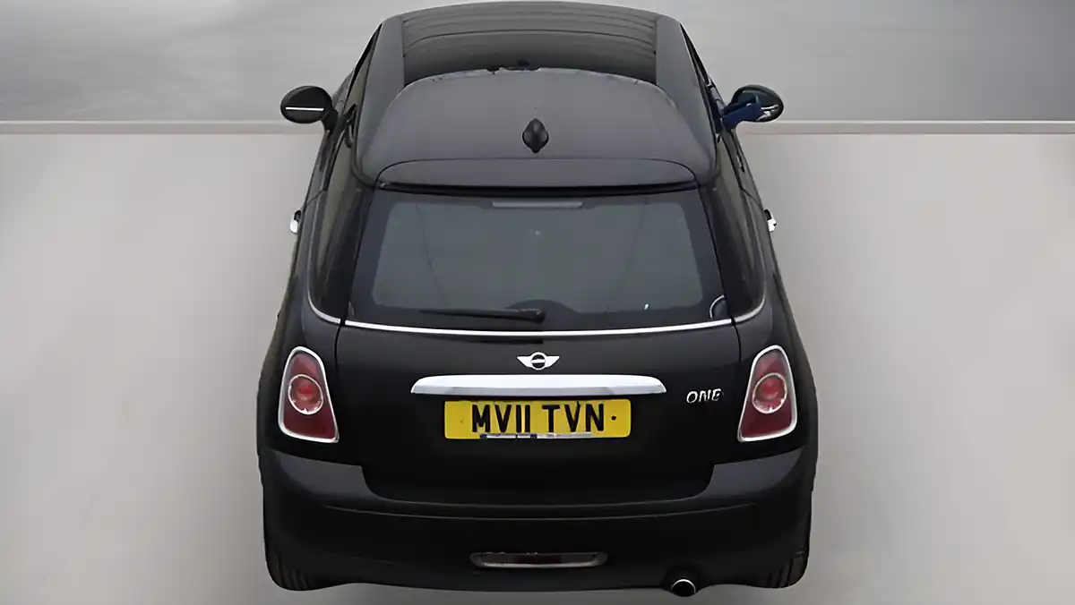 Used 2011 MINI Hatch One Black - Interior and Exterior details 8