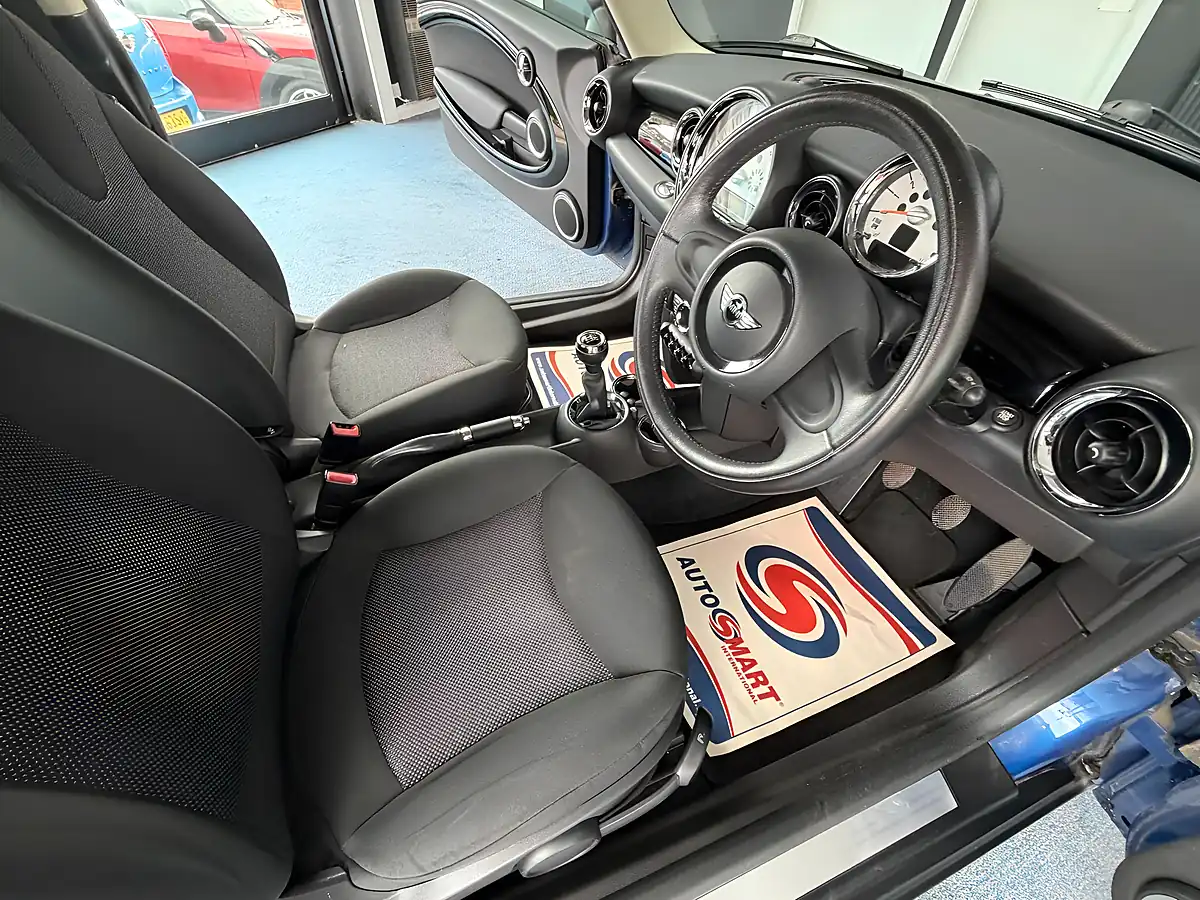Used 2011 MINI Hatch One Blue - Interior and Exterior details 10