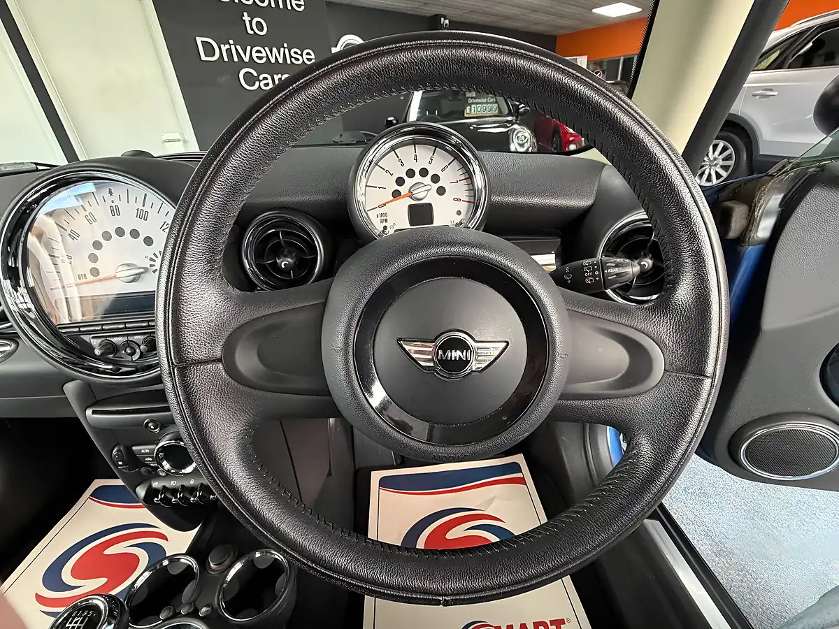 Used 2011 MINI Hatch One Blue - Interior and Exterior details 11