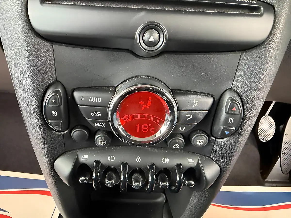 Used 2011 MINI Hatch One Blue - Interior and Exterior details 12