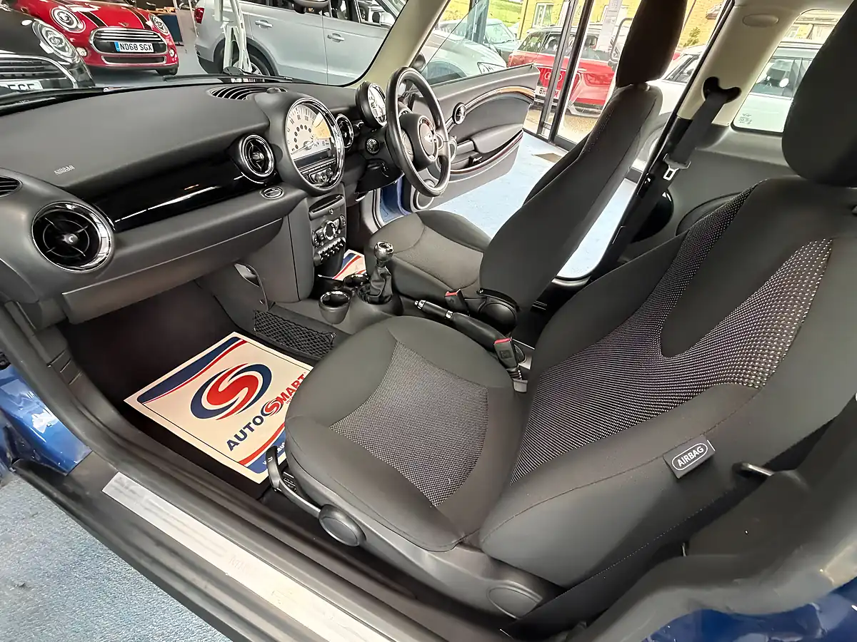Used 2011 MINI Hatch One Blue - Interior and Exterior details 13