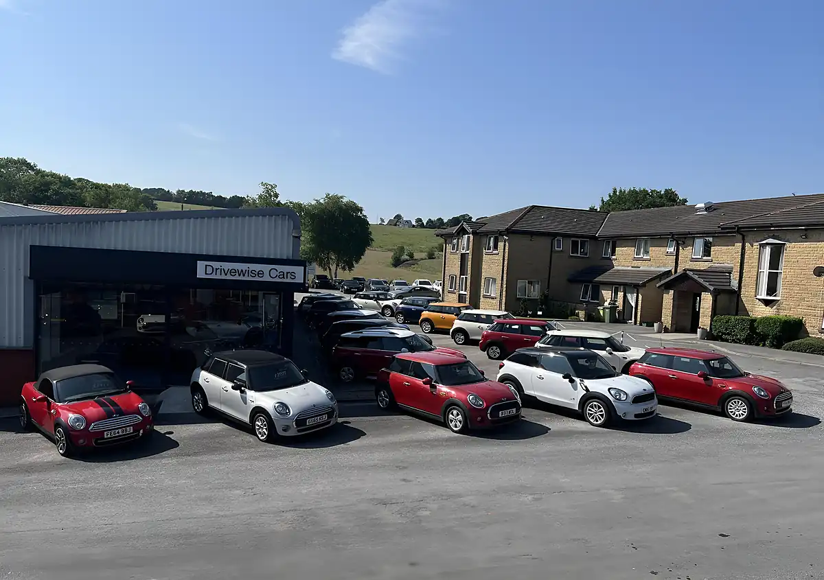 Used 2011 MINI Hatch One Blue - Interior and Exterior details 15