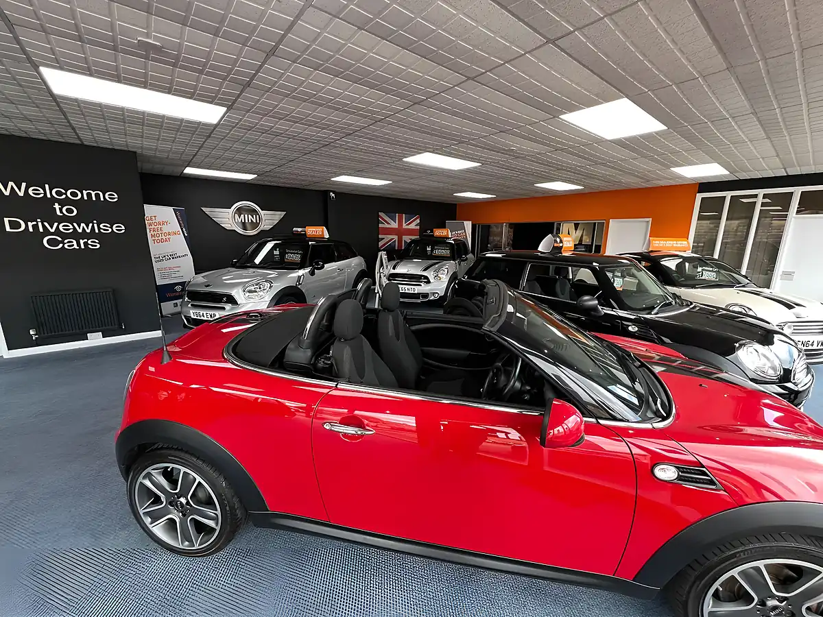 Used 2011 MINI Hatch One Blue - Interior and Exterior details 17