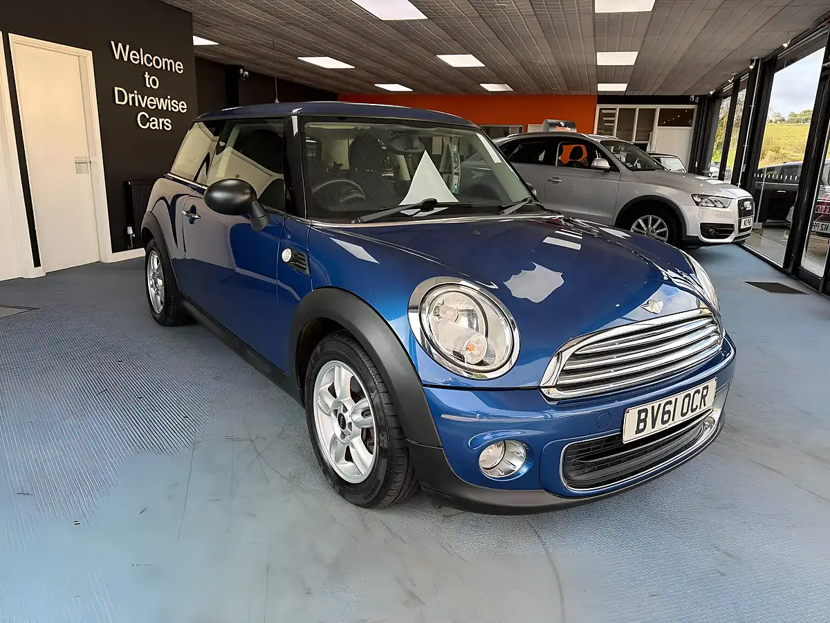 Used 2011 MINI Hatch One Blue - Interior and Exterior details 3