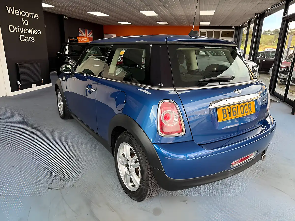 Used 2011 MINI Hatch One Blue - Interior and Exterior details 7