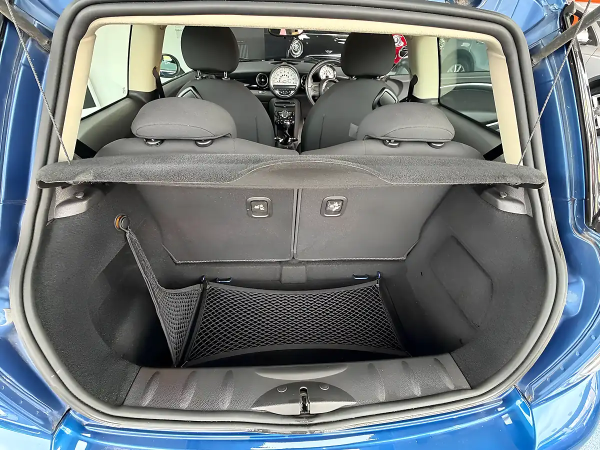 Used 2011 MINI Hatch One Blue - Interior and Exterior details 9