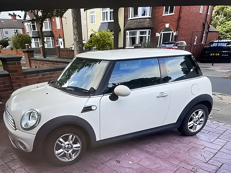 Used 2011 MINI Hatch One (pepper Pack) White - Interior and Exterior details 3