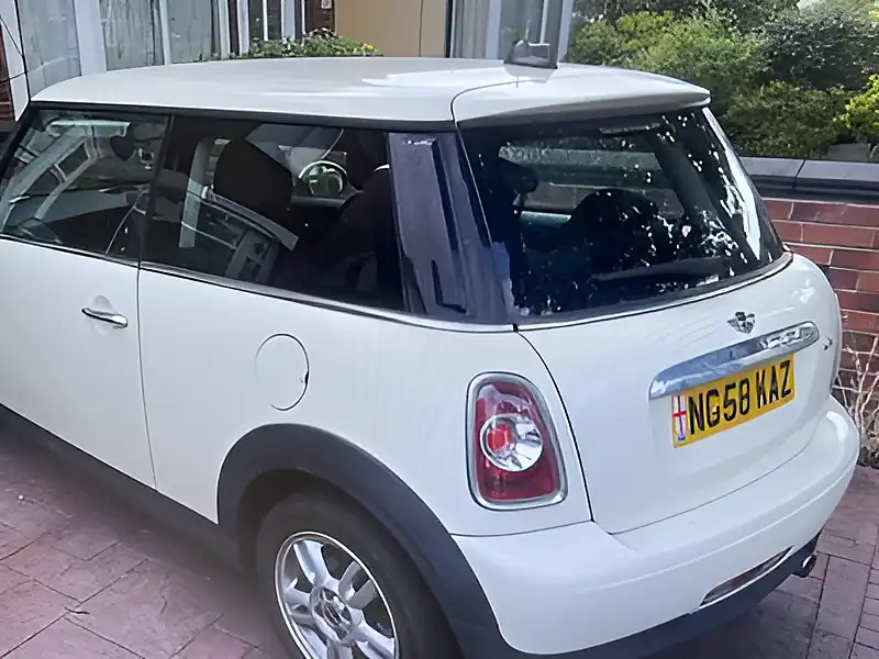 Used 2011 MINI Hatch One (pepper Pack) White - Interior and Exterior details 4
