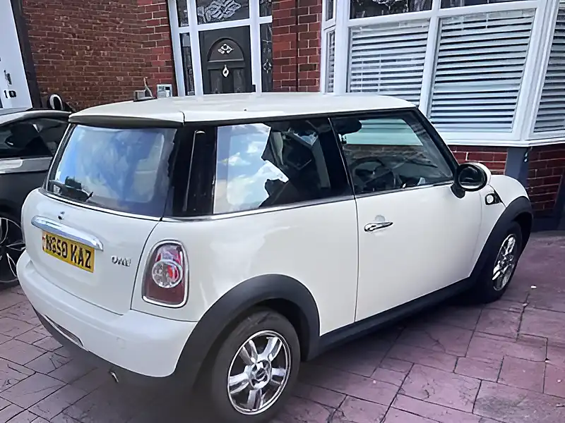 Used 2011 MINI Hatch One (pepper Pack) White - Interior and Exterior details 5
