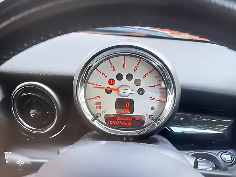 Used 2011 MINI Hatch One (pepper Pack) White - Interior and Exterior details 7