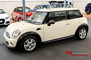 Used 2011 MINI Hatch One White - Interior and Exterior details 14