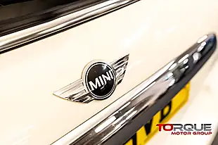 Used 2011 MINI Hatch One White - Interior and Exterior details 18