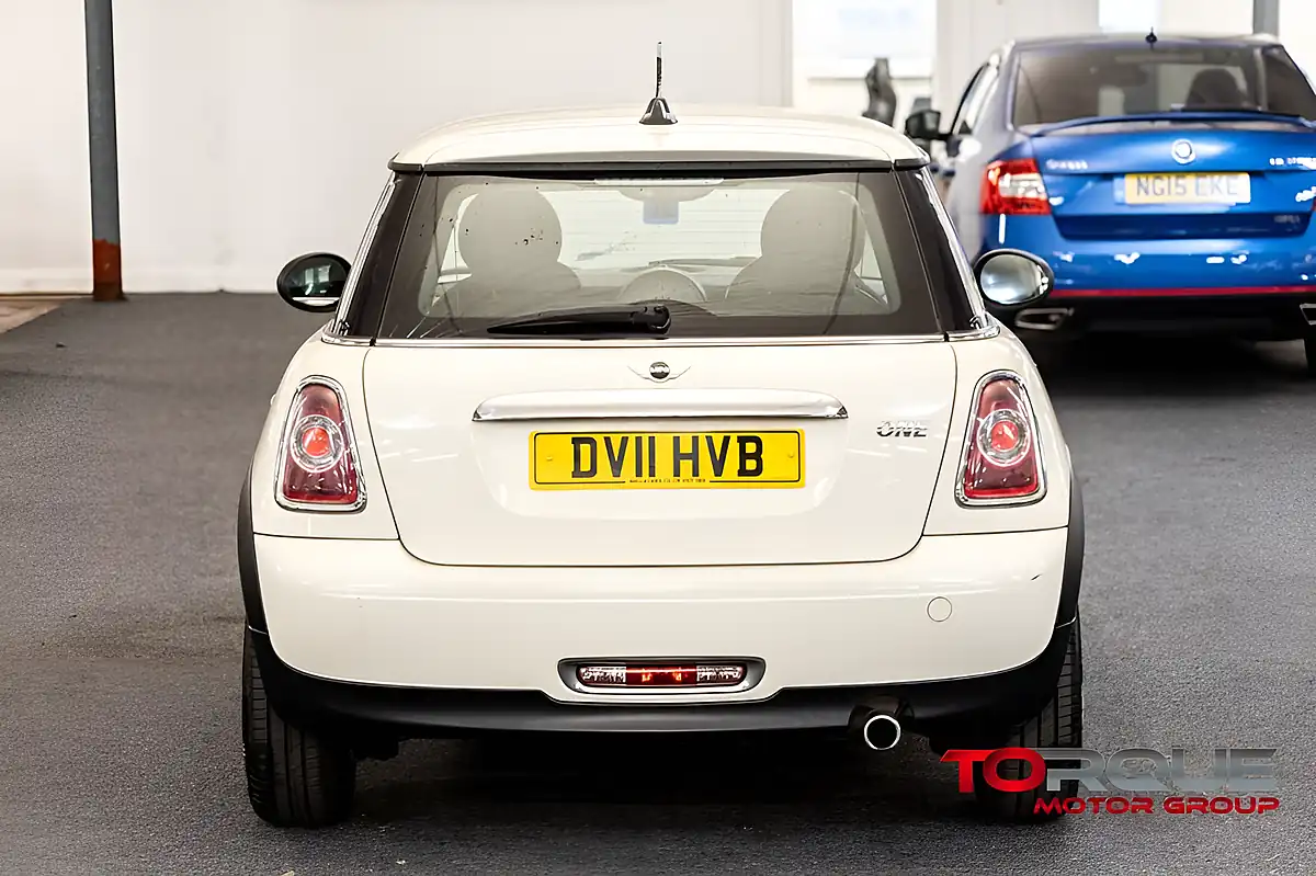 Used 2011 MINI Hatch One White - Interior and Exterior details 7