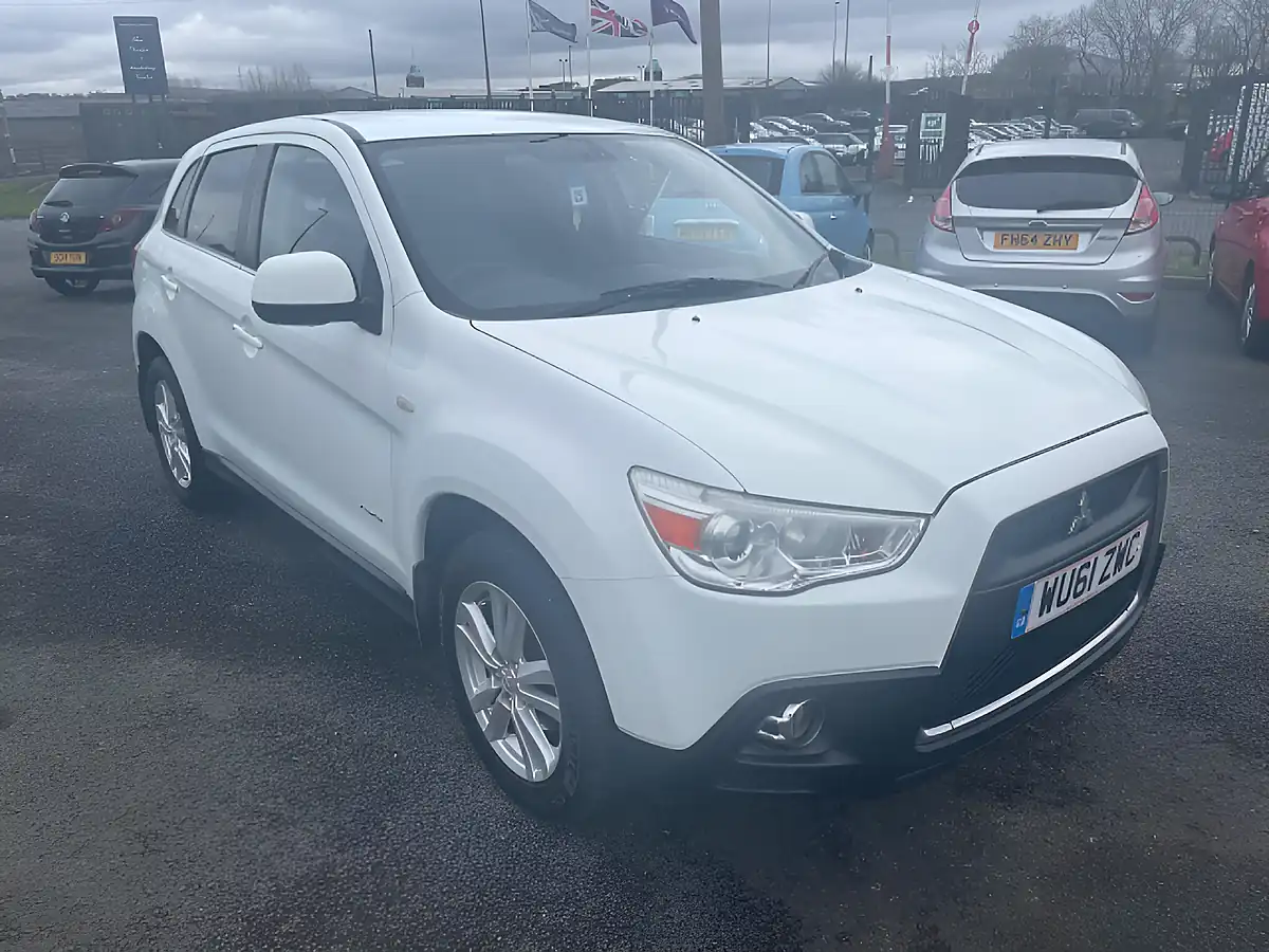 Used 2011 Mitsubishi Asx Cleartec 3 White - Front View
