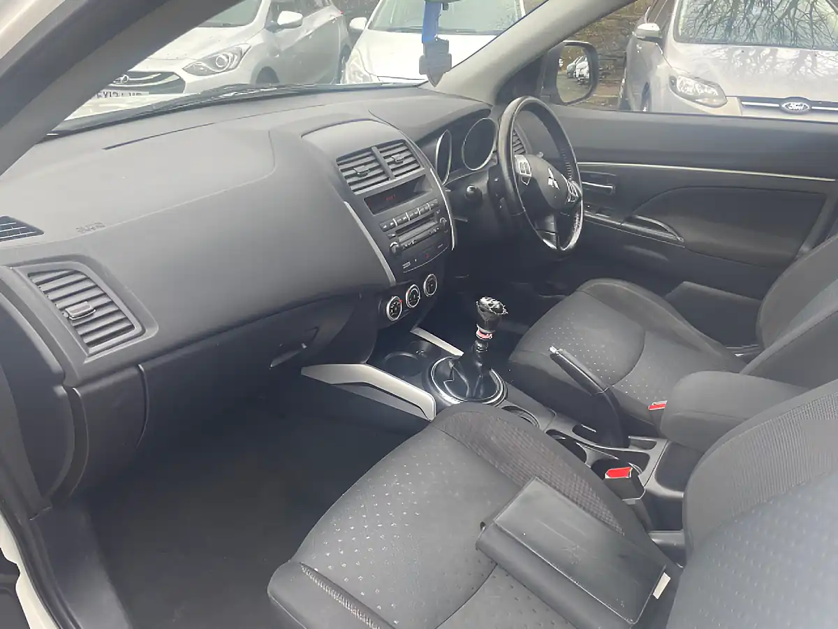 Used 2011 Mitsubishi Asx Cleartec 3 White - Interior and Exterior details 11