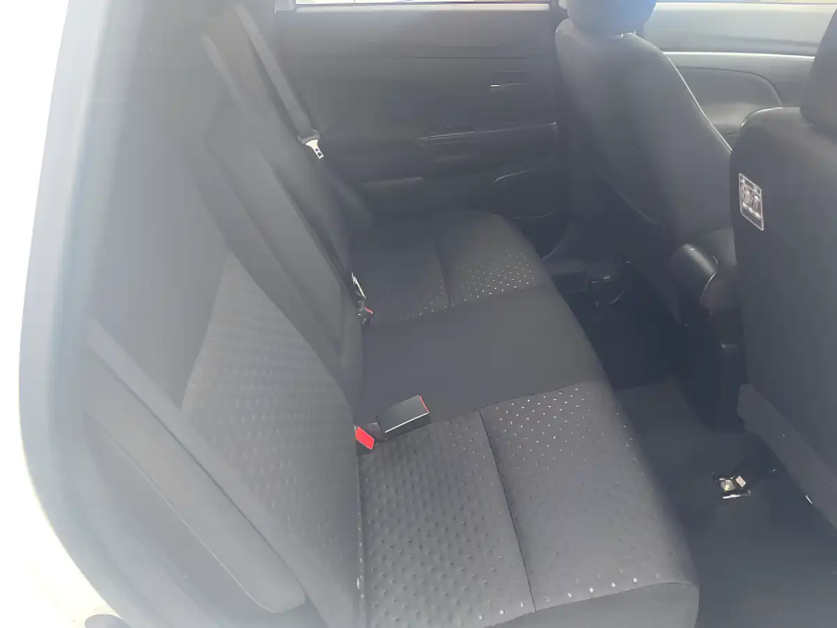Used 2011 Mitsubishi Asx Cleartec 3 White - Interior and Exterior details 12