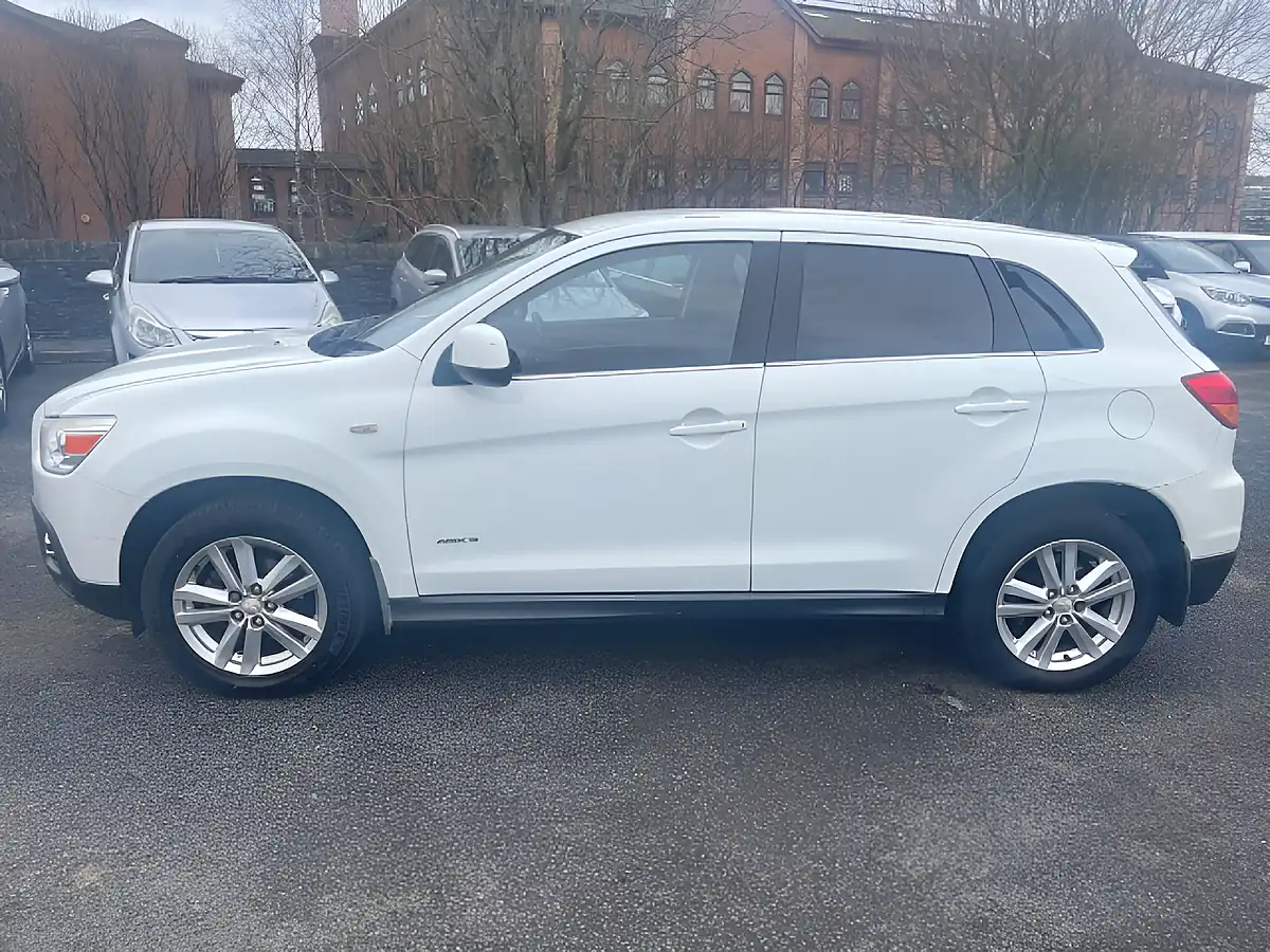 Used 2011 Mitsubishi Asx Cleartec 3 White - Interior and Exterior details 5