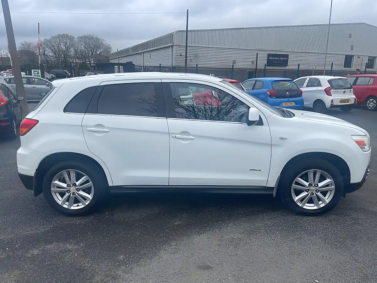 Used 2011 Mitsubishi Asx Cleartec 3 White - Interior and Exterior details 7