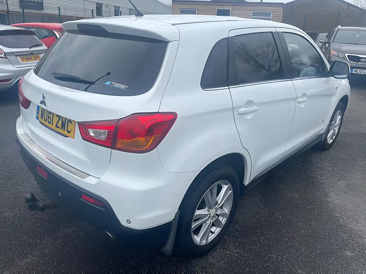 Used 2011 Mitsubishi Asx Cleartec 3 White - Interior and Exterior details 8