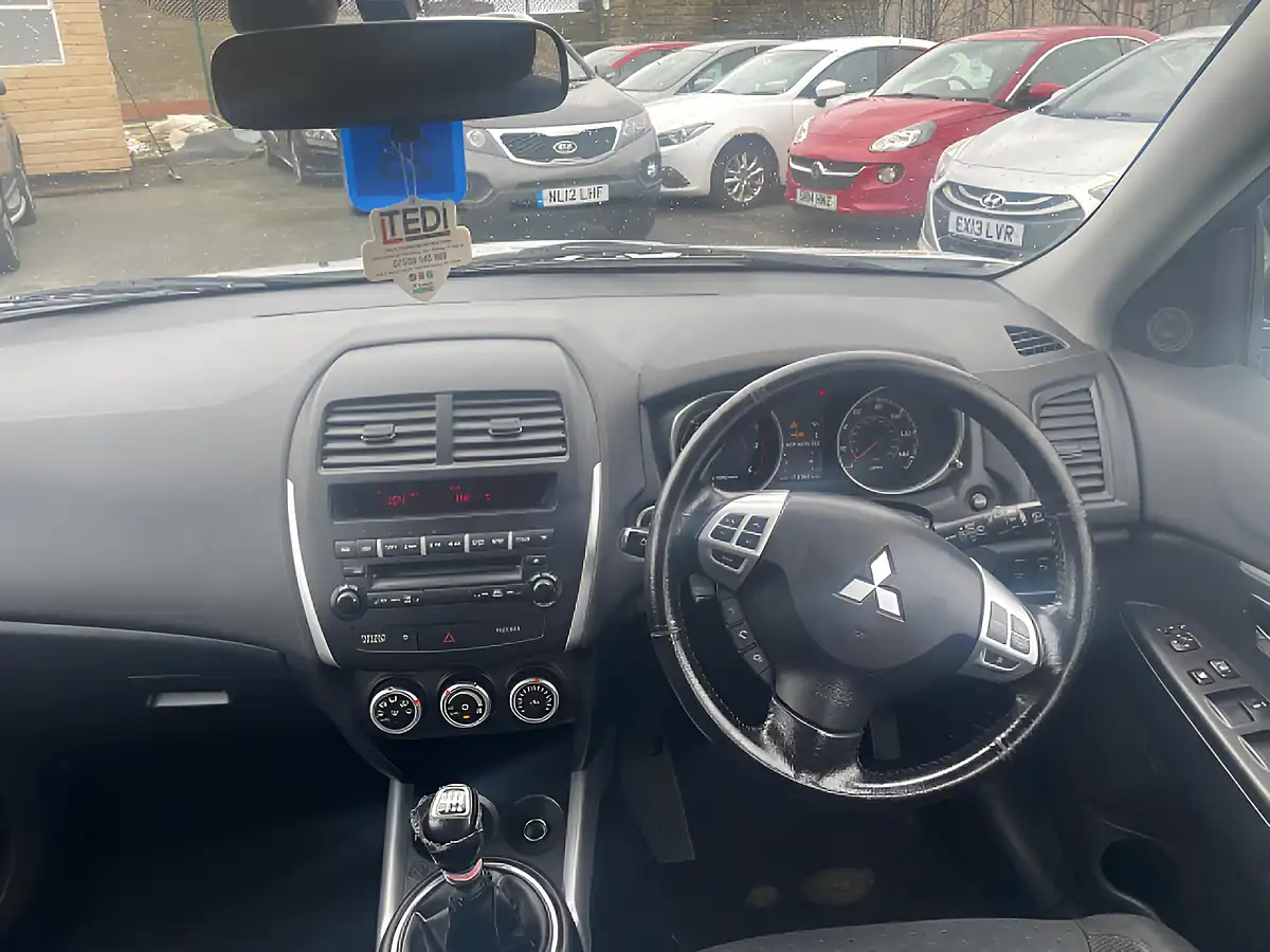 Used 2011 Mitsubishi Asx Cleartec 3 White - Interior and Exterior details 9