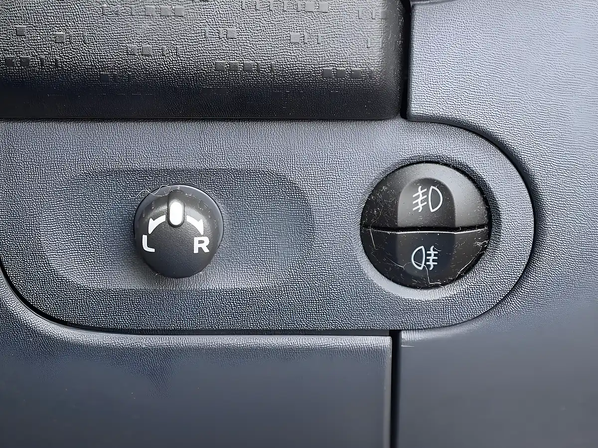Used 2011 Mitsubishi Colt CZ2 Silver - Interior and Exterior details 17