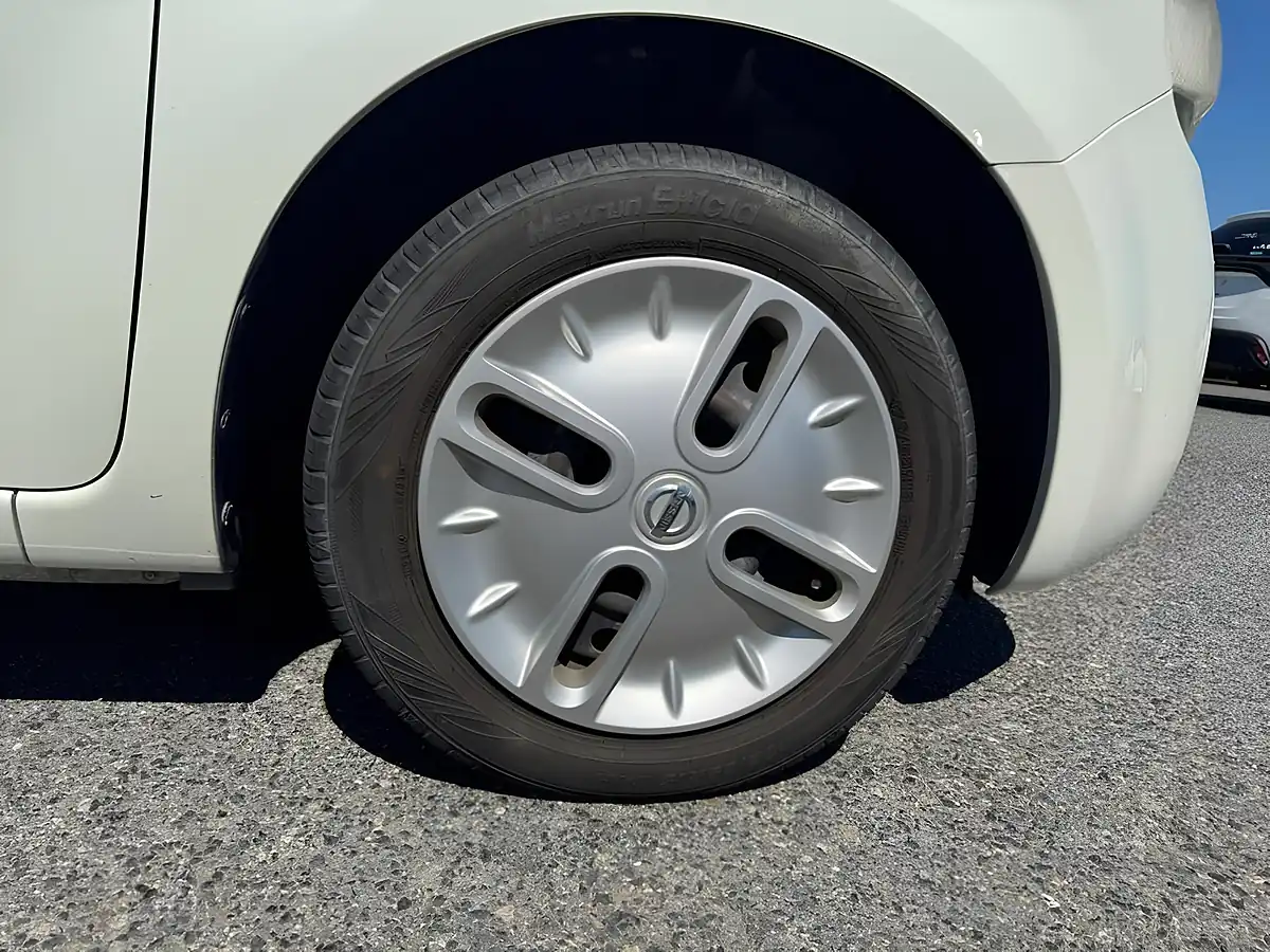 Used 2011 Nissan Cube 15X Indigo Plus Plasma White - Interior and Exterior details 15