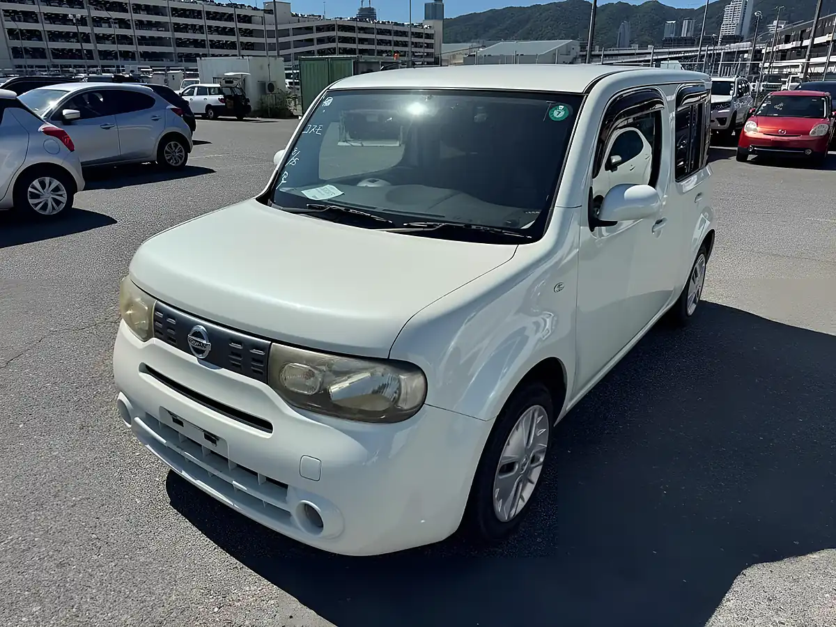 Used 2011 Nissan Cube 15X Indigo Plus Plasma White - Interior and Exterior details 3