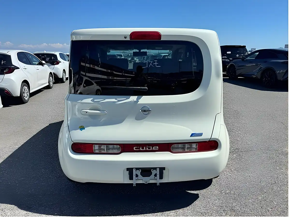 Used 2011 Nissan Cube 15X Indigo Plus Plasma White - Interior and Exterior details 7
