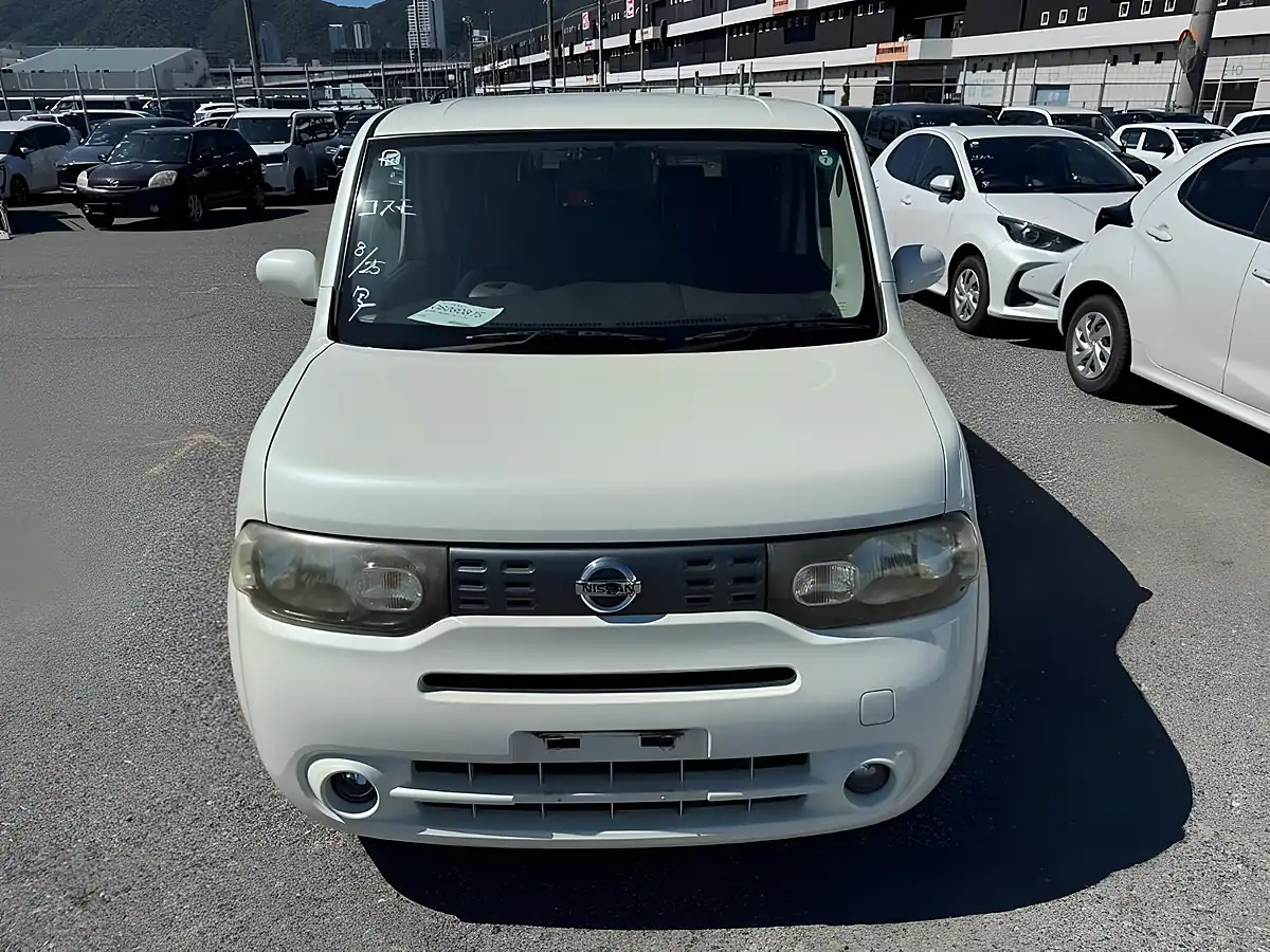 Used 2011 Nissan Cube 15X Indigo Plus Plasma White - Interior and Exterior details 8