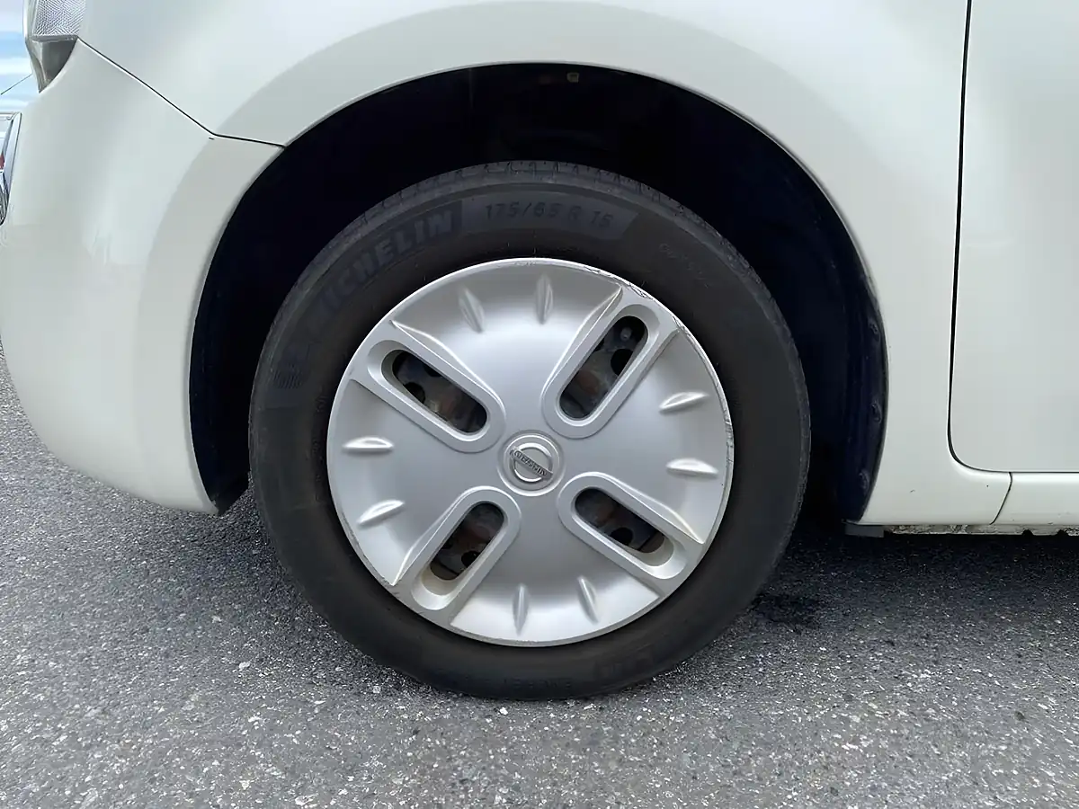 Used 2011 Nissan Cube M Selection White - Interior and Exterior details 10