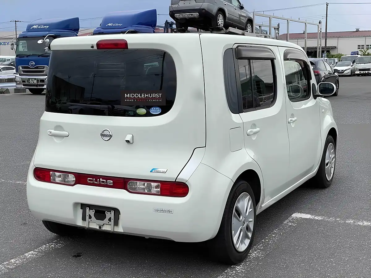 Used 2011 Nissan Cube M Selection White - Interior and Exterior details 3