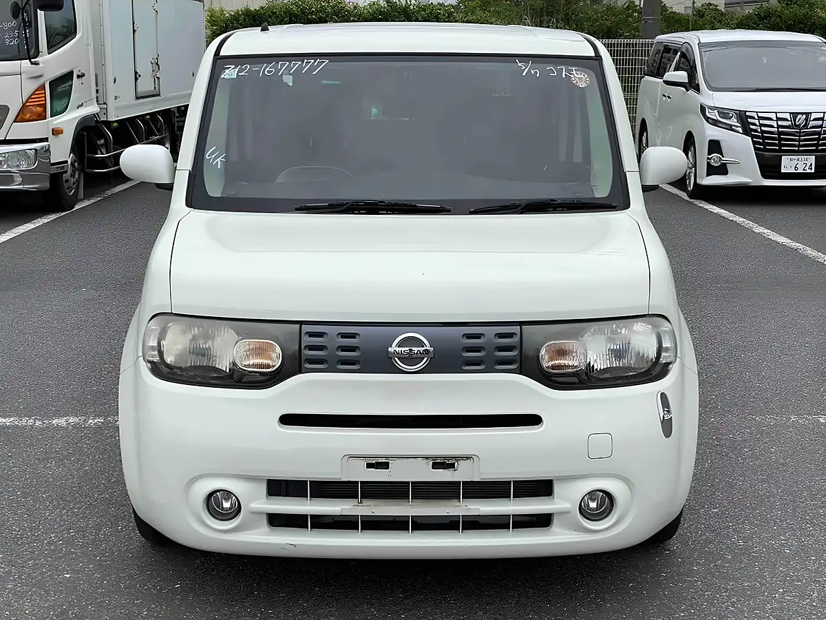 Used 2011 Nissan Cube M Selection White - Interior and Exterior details 5